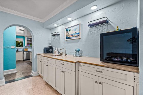 House in Dania Beach, Florida 3 bedrooms, 231.88 sq.m. № 2035452 - photo 11