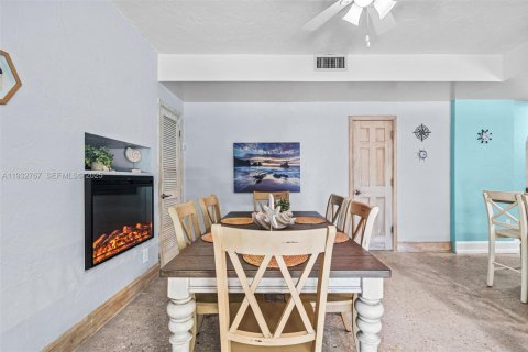 House in Dania Beach, Florida 3 bedrooms, 231.88 sq.m. № 2035452 - photo 21