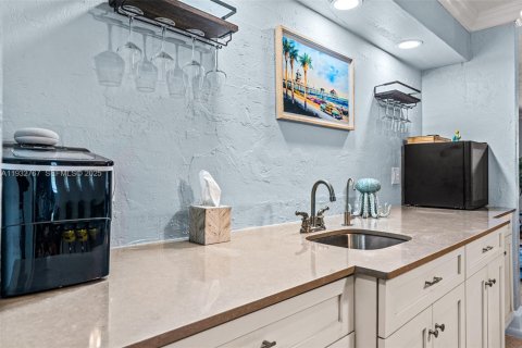 House in Dania Beach, Florida 3 bedrooms, 231.88 sq.m. № 2035452 - photo 12