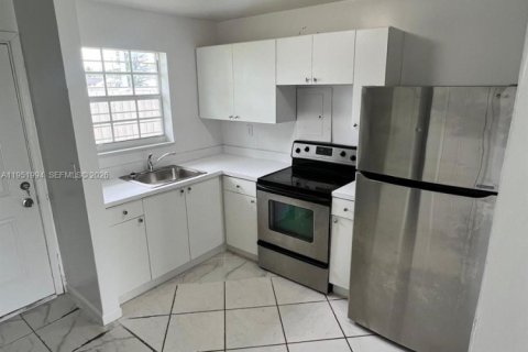 House in Miami, Florida 3 bedrooms, 90.3 sq.m. № 2006111 - photo 17