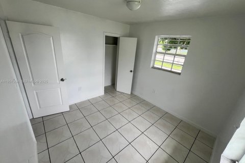 House in Miami, Florida 3 bedrooms, 90.3 sq.m. № 2006111 - photo 9