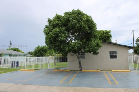 House in Miami, Florida 3 bedrooms, 90.3 sq.m. № 2006111 - photo 2