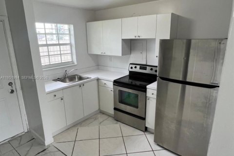 House in Miami, Florida 3 bedrooms, 90.3 sq.m. № 2006111 - photo 16