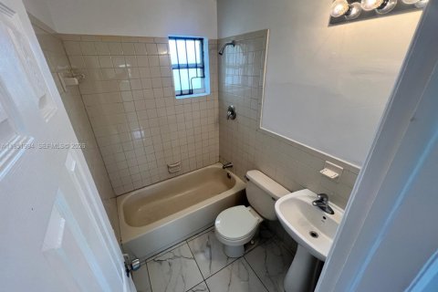 House in Miami, Florida 3 bedrooms, 90.3 sq.m. № 2006111 - photo 6