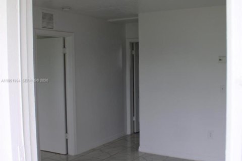 House in Miami, Florida 3 bedrooms, 90.3 sq.m. № 2006111 - photo 20