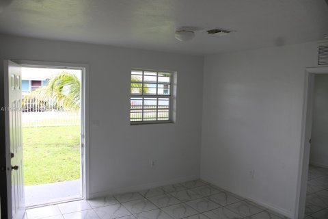 House in Miami, Florida 3 bedrooms, 90.3 sq.m. № 2006111 - photo 22