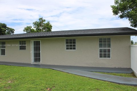 House in Miami, Florida 3 bedrooms, 90.3 sq.m. № 2006111 - photo 4