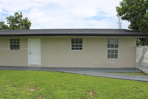 House in Miami, Florida 3 bedrooms, 90.3 sq.m. № 2006111 - photo 3