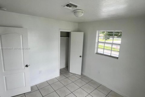 House in Miami, Florida 3 bedrooms, 90.3 sq.m. № 2006111 - photo 12