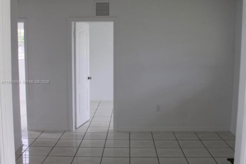 House in Miami, Florida 3 bedrooms, 90.3 sq.m. № 2006111 - photo 18