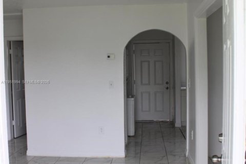 House in Miami, Florida 3 bedrooms, 90.3 sq.m. № 2006111 - photo 19