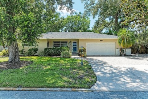 House in Bradenton, Florida 3 bedrooms, 171.03 sq.m. № 2324024