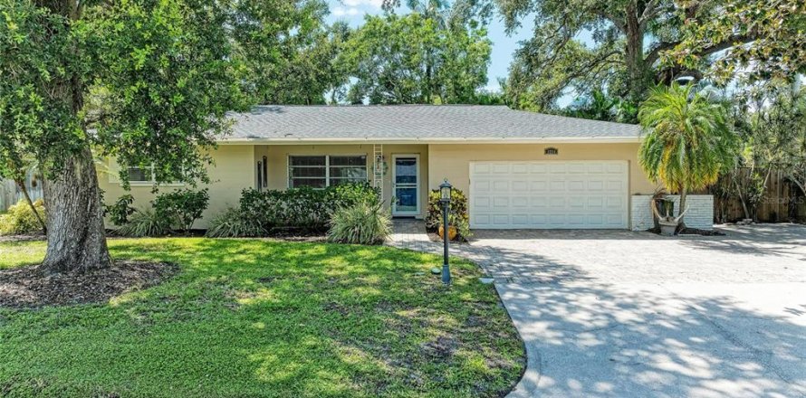 House in Bradenton, Florida 3 bedrooms, 171.03 sq.m. № 2324024
