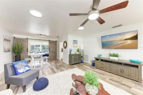 House in Bradenton, Florida 3 bedrooms, 171.03 sq.m. № 2324024 - photo 10
