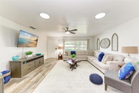 House in Bradenton, Florida 3 bedrooms, 171.03 sq.m. № 2324024 - photo 8