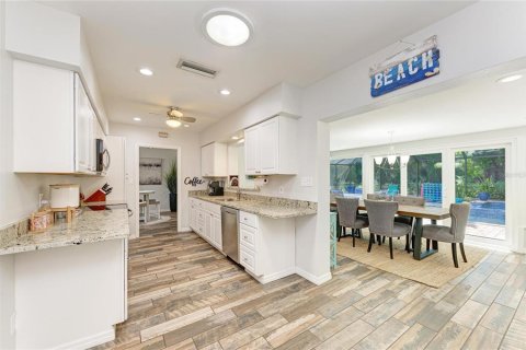 House in Bradenton, Florida 3 bedrooms, 171.03 sq.m. № 2324024 - photo 21
