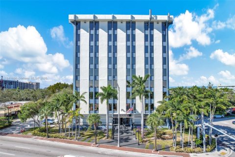 Commercial property in North Miami, Florida № 1836221 - photo 1