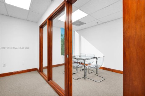 Commercial property in North Miami, Florida № 1836221 - photo 7