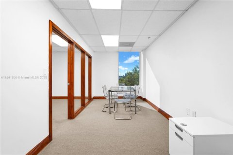 Commercial property in North Miami, Florida № 1836221 - photo 8