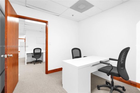Commercial property in North Miami, Florida № 1836221 - photo 15