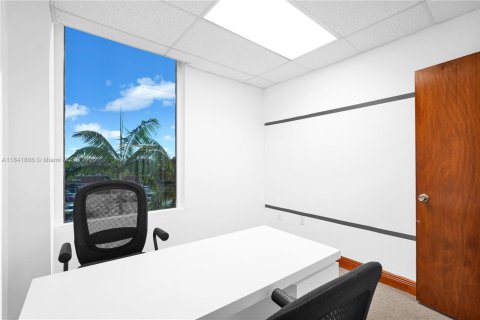 Commercial property in North Miami, Florida № 1836221 - photo 14