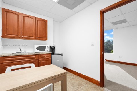 Commercial property in North Miami, Florida № 1836221 - photo 20