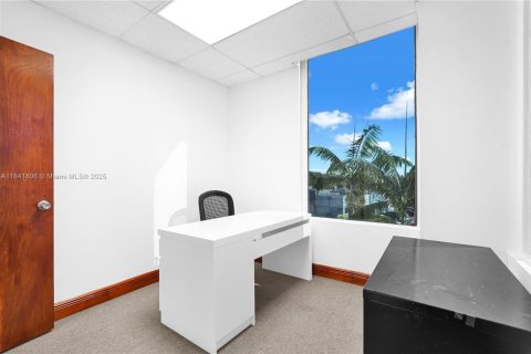Commercial property in North Miami, Florida № 1836221 - photo 17
