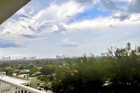 Кондоминиум с 2 спальнями в Майами, Флорида № 2153241