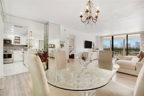 Condominio en venta en Aventura, Florida, 2 dormitorios, 121.98 m2 № 1962060 - foto 8