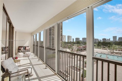 Condominio en venta en Aventura, Florida, 2 dormitorios, 121.98 m2 № 1962060 - foto 3