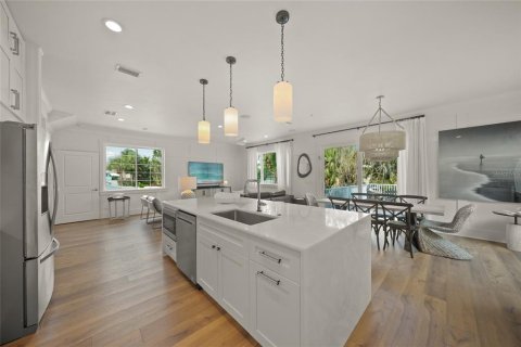 House in Anna Maria, Florida 5 bedrooms, 256.69 sq.m. № 1688235 - photo 6
