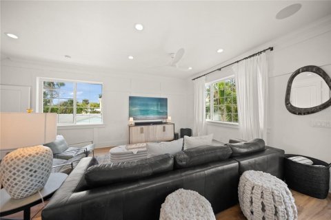 House in Anna Maria, Florida 5 bedrooms, 256.69 sq.m. № 1688235 - photo 9