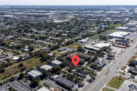 Immobilier commercial à louer à Orlando, Floride: 292.64 m2 № 2108465 - photo 12