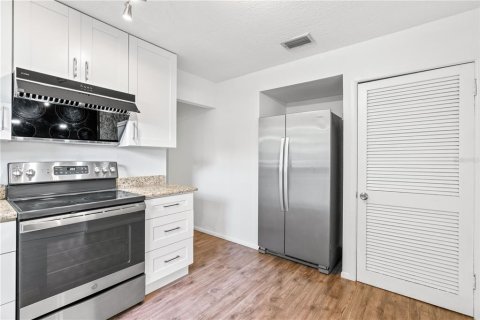 Casa en venta en Tampa, Florida, 3 dormitorios, 101.08 m2 № 1803766 - foto 11