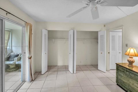 Condo in Deerfield Beach, Florida, 1 bedroom  № 1799218 - photo 12
