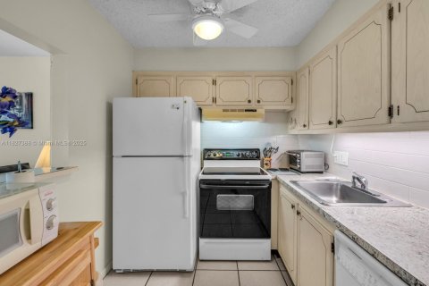 Condo in Deerfield Beach, Florida, 1 bedroom  № 1799218 - photo 8