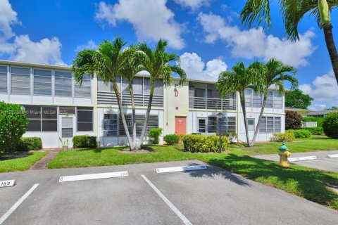 Condo in Deerfield Beach, Florida, 1 bedroom  № 1799218 - photo 2