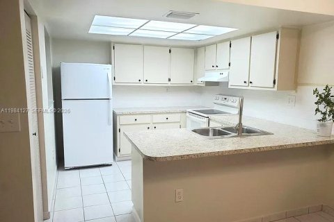 Снять в аренду кондоминиум в Майами, Флорида 3 спальни, 112.88м2, № 2045569 - фото 8