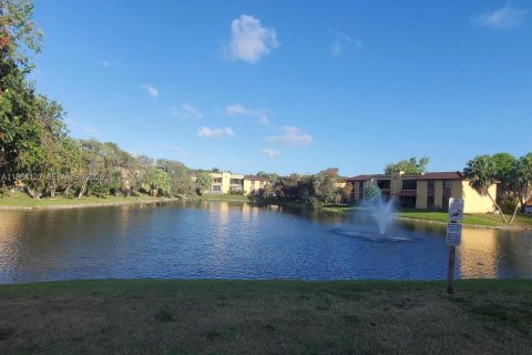 Снять в аренду кондоминиум в Майами, Флорида 3 спальни, 112.88м2, № 2045569 - фото 4