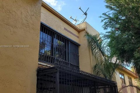 Снять в аренду кондоминиум в Майами, Флорида 3 спальни, 112.88м2, № 2045569 - фото 3