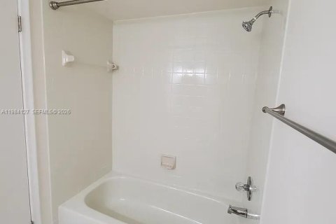 Снять в аренду кондоминиум в Майами, Флорида 3 спальни, 112.88м2, № 2045569 - фото 12