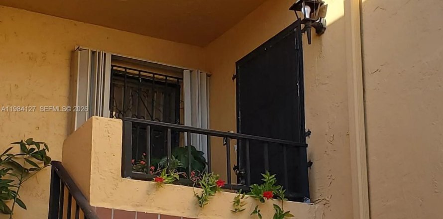 Кондоминиум с 3 спальнями в Майами, Флорида № 2045569