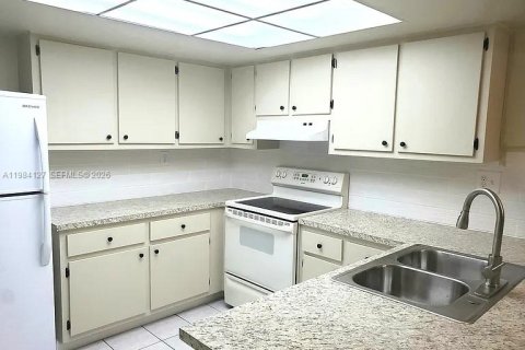 Снять в аренду кондоминиум в Майами, Флорида 3 спальни, 112.88м2, № 2045569 - фото 9