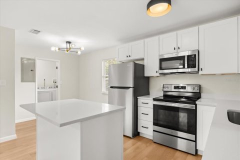 House in Orlando, Florida 3 bedrooms, 79.99 sq.m. № 1801711 - photo 4