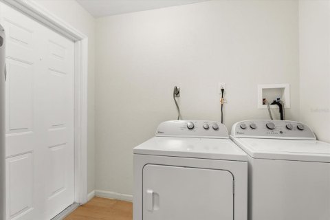 House in Orlando, Florida 3 bedrooms, 79.99 sq.m. № 1801711 - photo 15