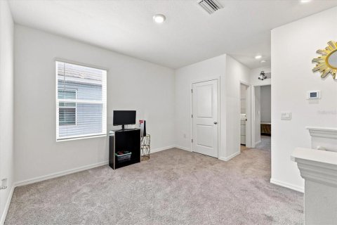 House in Land O' Lakes, Florida 4 bedrooms, 214.14 sq.m. № 2324547 - photo 15