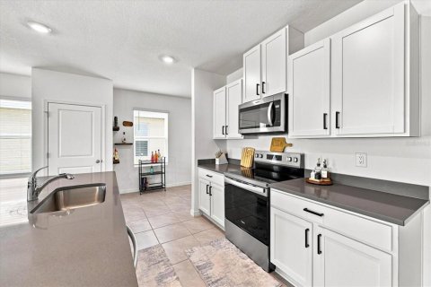 House in Land O' Lakes, Florida 4 bedrooms, 214.14 sq.m. № 2324547 - photo 13