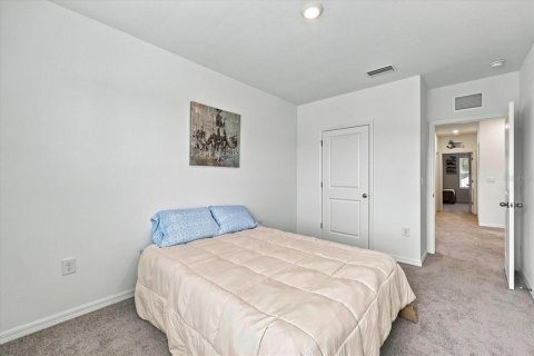 House in Land O' Lakes, Florida 4 bedrooms, 214.14 sq.m. № 2324547 - photo 28