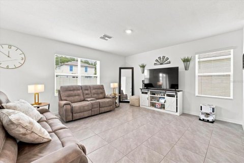 House in Land O' Lakes, Florida 4 bedrooms, 214.14 sq.m. № 2324547 - photo 5