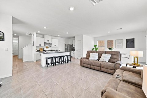 House in Land O' Lakes, Florida 4 bedrooms, 214.14 sq.m. № 2324547 - photo 4